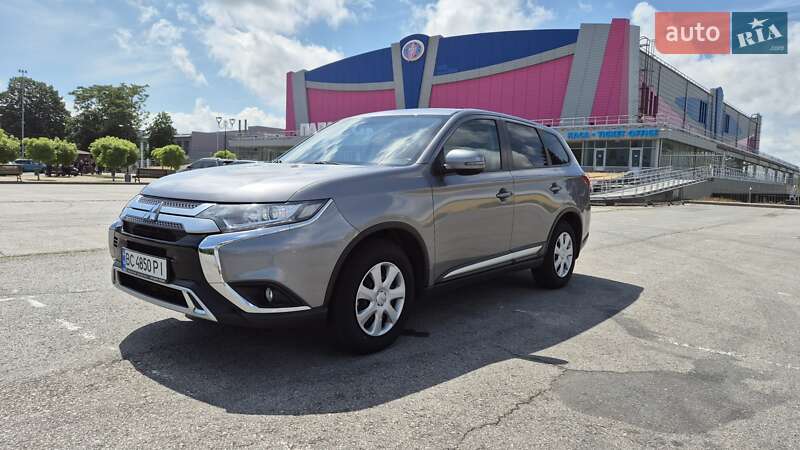 Позашляховик / Кросовер Mitsubishi Outlander 2021 в Запоріжжі