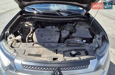 Позашляховик / Кросовер Mitsubishi Outlander 2021 в 