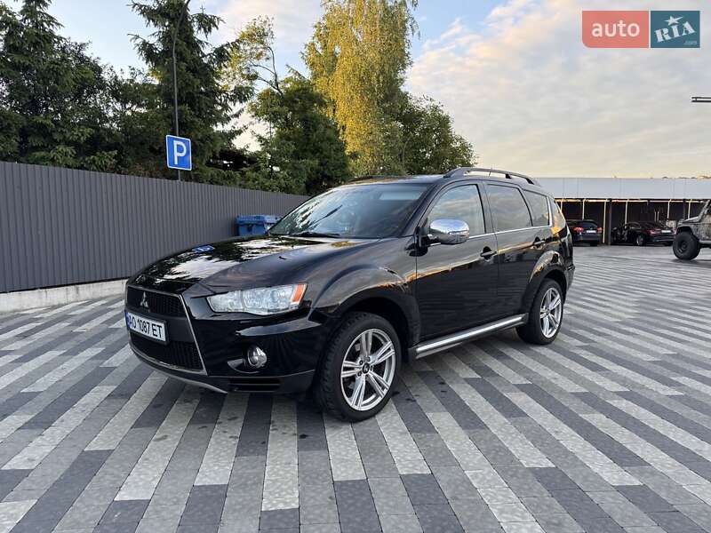 Внедорожник / Кроссовер Mitsubishi Outlander 2012 в 