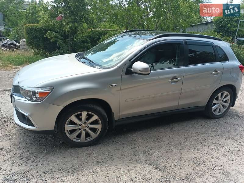 Позашляховик / Кросовер Mitsubishi Outlander 2015 в Дніпрі