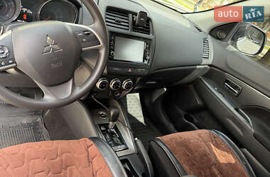 Внедорожник / Кроссовер Mitsubishi Outlander 2020 в 
