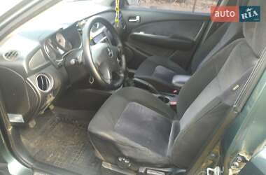 Позашляховик / Кросовер Mitsubishi Outlander 2004 в 