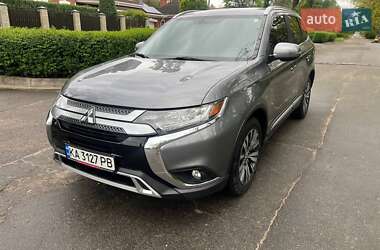 Внедорожник / Кроссовер Mitsubishi Outlander 2018 в 