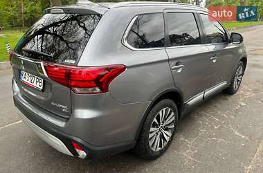Внедорожник / Кроссовер Mitsubishi Outlander 2018 в 