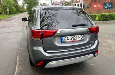 Внедорожник / Кроссовер Mitsubishi Outlander 2018 в 