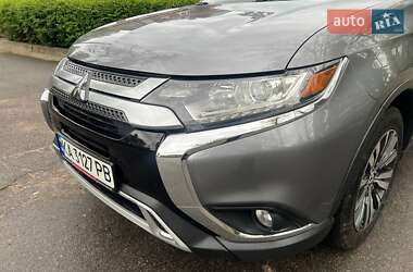 Внедорожник / Кроссовер Mitsubishi Outlander 2018 в 