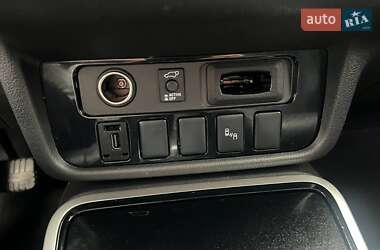 Внедорожник / Кроссовер Mitsubishi Outlander 2018 в 
