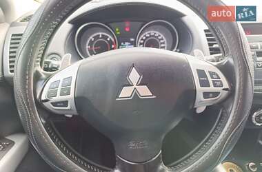 Внедорожник / Кроссовер Mitsubishi Outlander 2010 в 