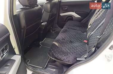 Внедорожник / Кроссовер Mitsubishi Outlander 2010 в 