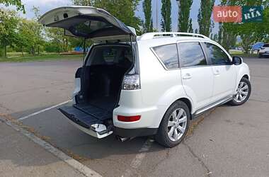 Внедорожник / Кроссовер Mitsubishi Outlander 2010 в 