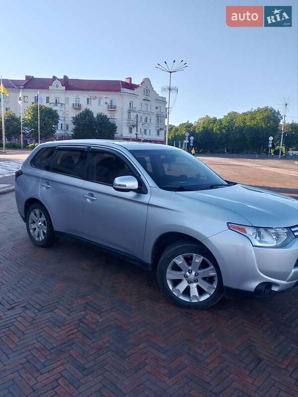 Внедорожник / Кроссовер Mitsubishi Outlander 2013 в Чернигове