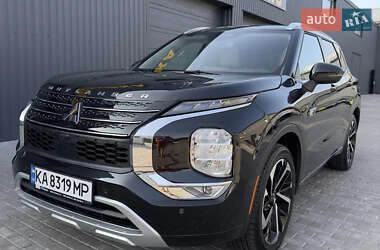 Внедорожник / Кроссовер Mitsubishi Outlander 2023 в Киеве