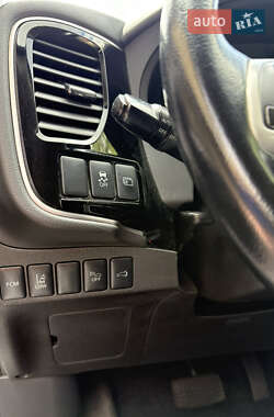 Внедорожник / Кроссовер Mitsubishi Outlander 2014 в 