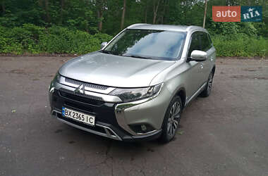 Внедорожник / Кроссовер Mitsubishi Outlander 2021 в Трускавце