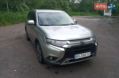 Внедорожник / Кроссовер Mitsubishi Outlander 2021 в 