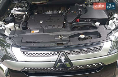 Внедорожник / Кроссовер Mitsubishi Outlander 2021 в 