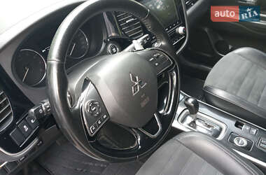 Внедорожник / Кроссовер Mitsubishi Outlander 2021 в 