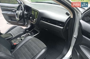 Внедорожник / Кроссовер Mitsubishi Outlander 2021 в 
