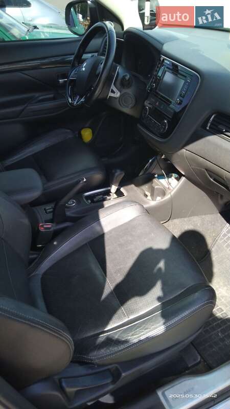 Позашляховик / Кросовер Mitsubishi Outlander 2015 в Полтаві фото 10 Позашляховик / Кросовер Mitsubishi Outlander 2015 в Полтаві