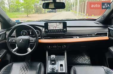 Позашляховик / Кросовер Mitsubishi Outlander 2021 в 