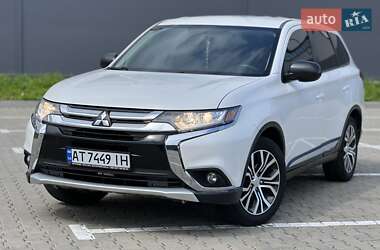 Внедорожник / Кроссовер Mitsubishi Outlander 2018 в 