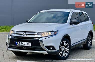 Внедорожник / Кроссовер Mitsubishi Outlander 2018 в 