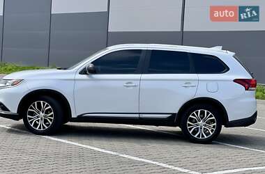 Внедорожник / Кроссовер Mitsubishi Outlander 2018 в 