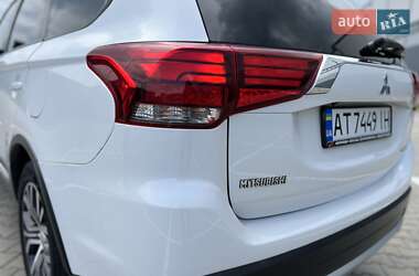 Внедорожник / Кроссовер Mitsubishi Outlander 2018 в 