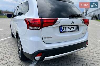 Внедорожник / Кроссовер Mitsubishi Outlander 2018 в 