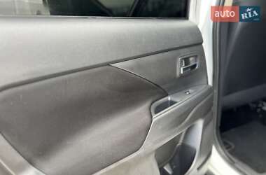 Внедорожник / Кроссовер Mitsubishi Outlander 2018 в 