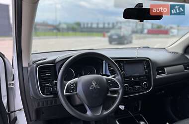 Внедорожник / Кроссовер Mitsubishi Outlander 2018 в 