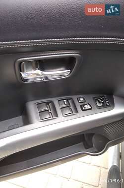 Позашляховик / Кросовер Mitsubishi Outlander 2010 в 