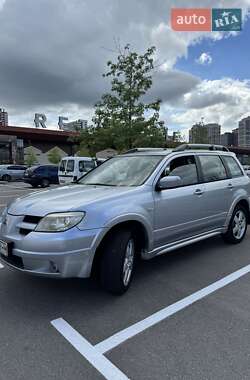 Позашляховик / Кросовер Mitsubishi Outlander 2008 в Києві