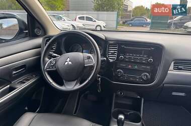 Внедорожник / Кроссовер Mitsubishi Outlander 2013 в 