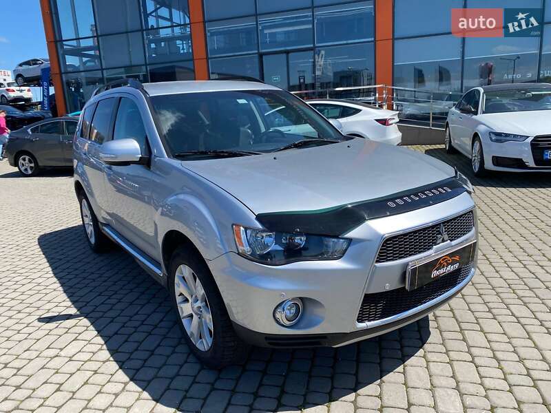 Позашляховик / Кросовер Mitsubishi Outlander 2012 в 