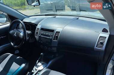 Позашляховик / Кросовер Mitsubishi Outlander 2012 в 