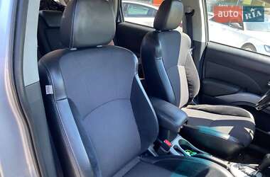 Позашляховик / Кросовер Mitsubishi Outlander 2012 в 