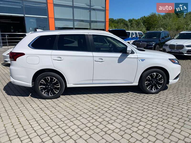 Внедорожник / Кроссовер Mitsubishi Outlander 2018 в Львове