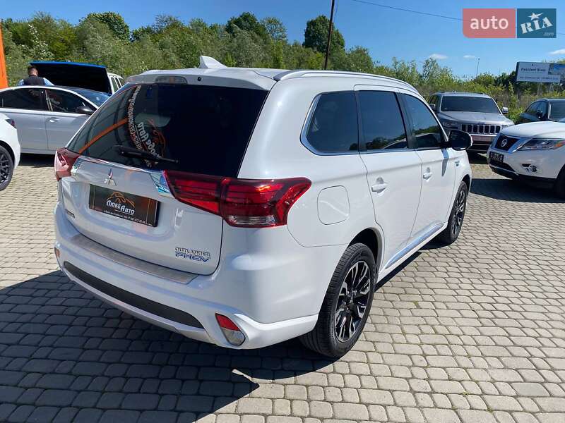 Внедорожник / Кроссовер Mitsubishi Outlander 2018 в Львове