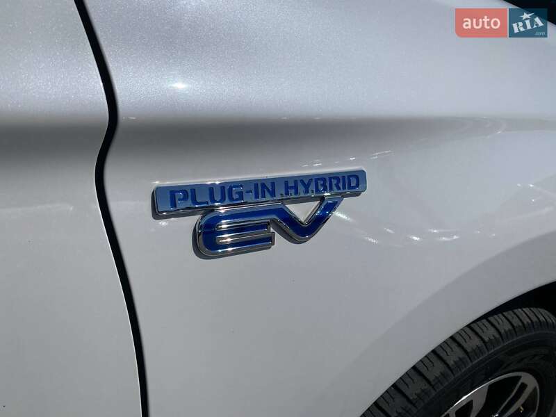 Внедорожник / Кроссовер Mitsubishi Outlander 2018 в Львове