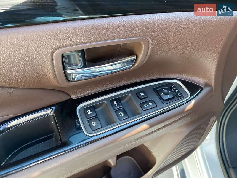 Внедорожник / Кроссовер Mitsubishi Outlander 2018 в Львове