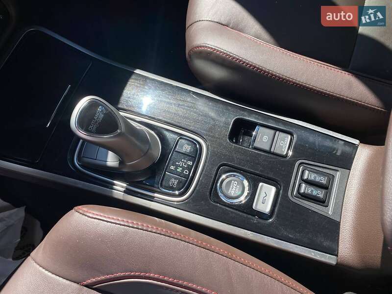 Внедорожник / Кроссовер Mitsubishi Outlander 2018 в Львове