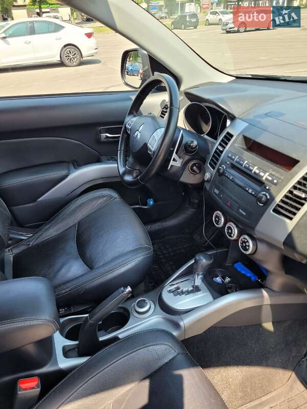 Позашляховик / Кросовер Mitsubishi Outlander 2009 в Києві