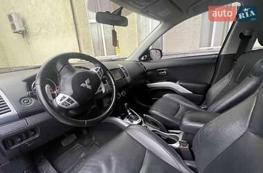 Внедорожник / Кроссовер Mitsubishi Outlander 2010 в 