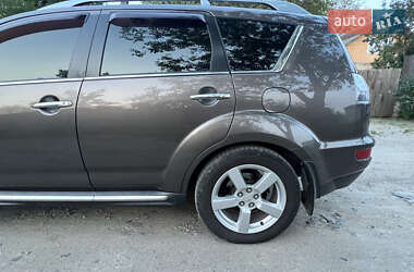 Внедорожник / Кроссовер Mitsubishi Outlander 2010 в 