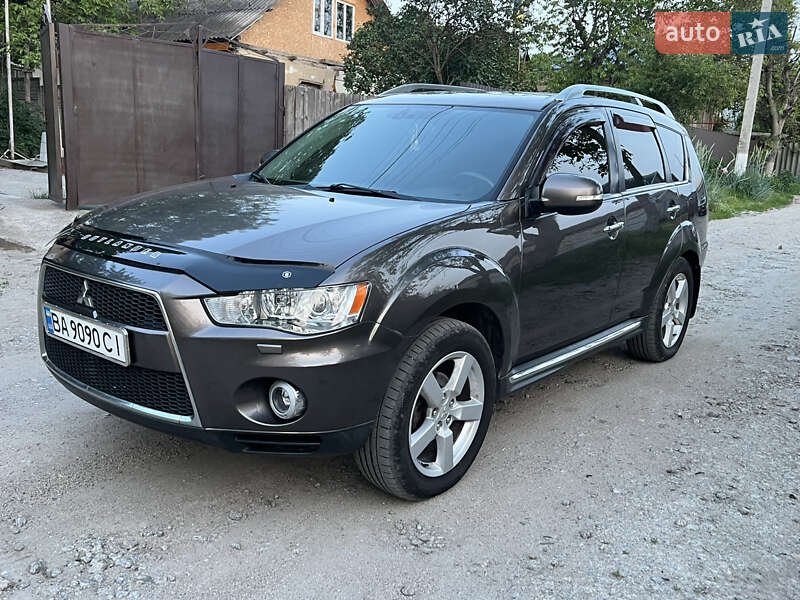 Внедорожник / Кроссовер Mitsubishi Outlander 2010 в 