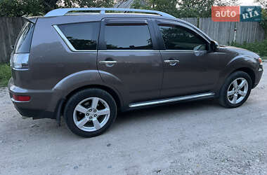 Внедорожник / Кроссовер Mitsubishi Outlander 2010 в 