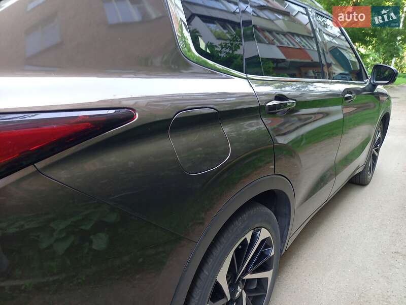 Позашляховик / Кросовер Mitsubishi Outlander 2022 в Черкасах