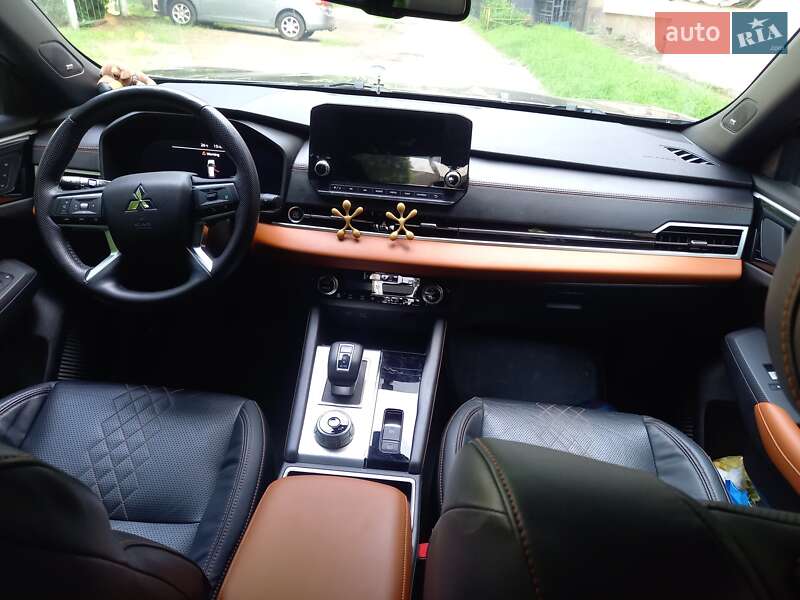 Позашляховик / Кросовер Mitsubishi Outlander 2022 в Черкасах