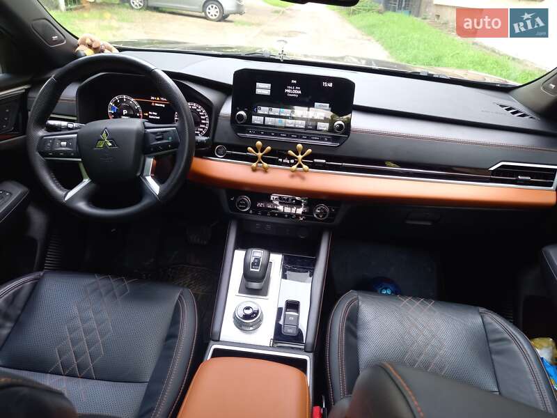 Позашляховик / Кросовер Mitsubishi Outlander 2022 в Черкасах
